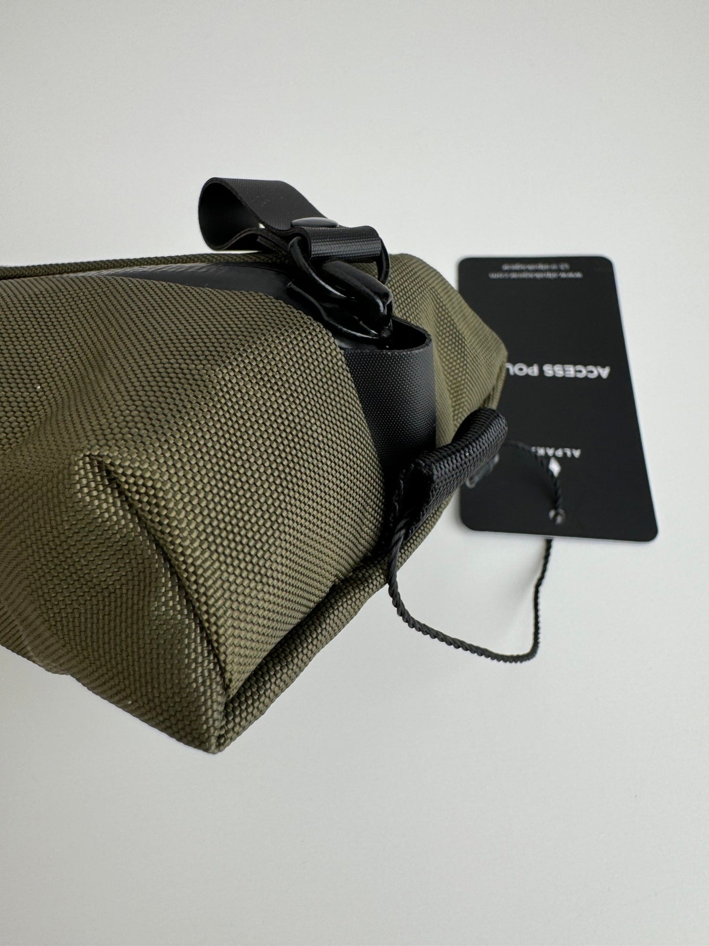 Alpaka - Access Pouch มาพร้อมสายสะพาย